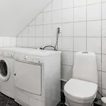 New! Well Eqipped Three Bedroom Penthouse! 아파트