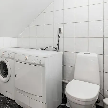 New! Well Eqipped Three Bedroom Penthouse! Apartment