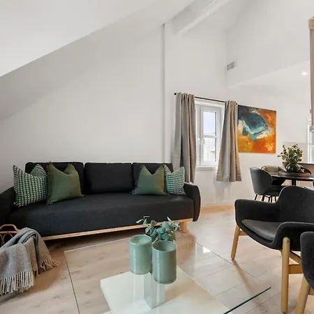 New! Well Eqipped Three Bedroom Penthouse! Apartment *
