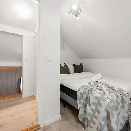 New! Well Eqipped Three Bedroom Penthouse!