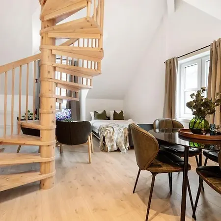 아파트 New! Well Eqipped Three Bedroom Penthouse! *
