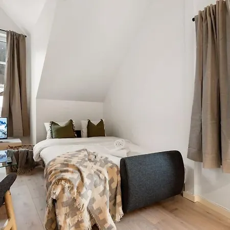 New! Well Eqipped Three Bedroom Penthouse! Apartment *