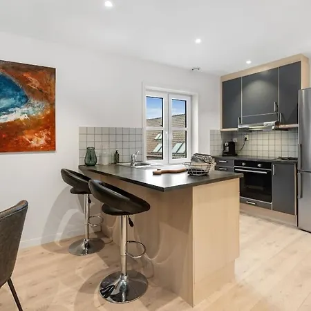 New! Well Eqipped Three Bedroom Penthouse!