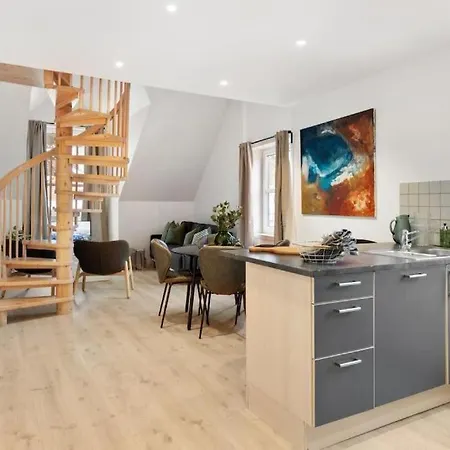New! Well Eqipped Three Bedroom Penthouse! Lejlighed *